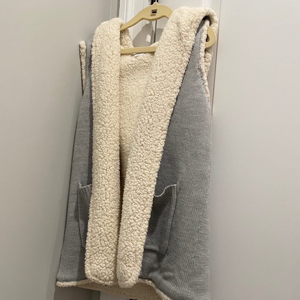 Girl knitted fur vest!! Size 10